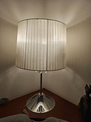 Lámpara de mesa moderna