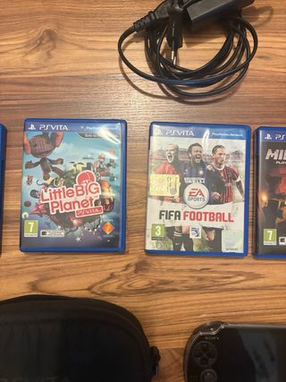 PlayStation Vita + 5 Giochi