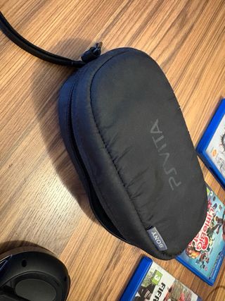 PlayStation Vita + 5 Giochi