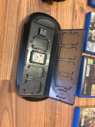 PlayStation Vita + 5 Giochi