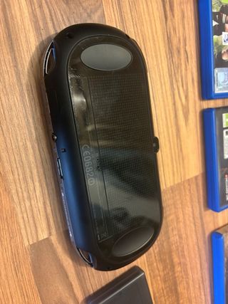 PlayStation Vita + 5 Giochi