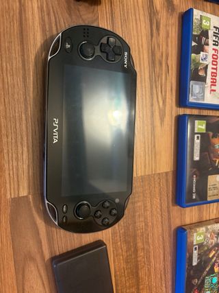 PlayStation Vita + 5 Giochi
