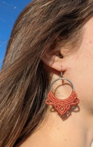 Pendientes macramé rojos