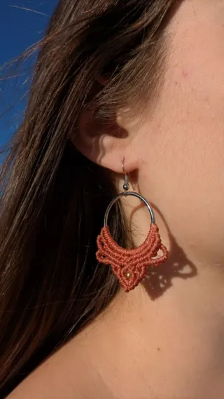 Pendientes macramé rojos