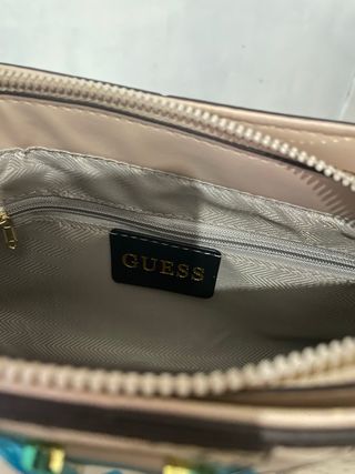 Bolso Guess Beige y Dorado Monogram