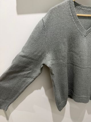 Jersey gris cuello en V