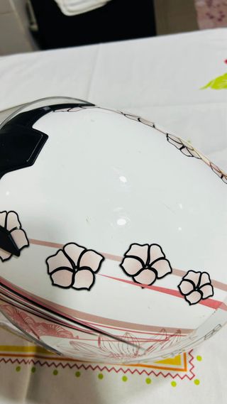 Capacete LS2 com design floral
