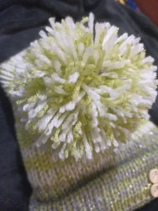 Gorro de lana con pompón