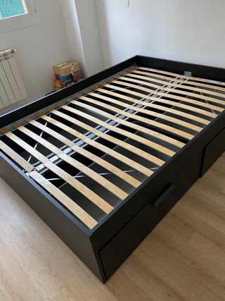 Cama 140x200 Ikea con 4 cajones.