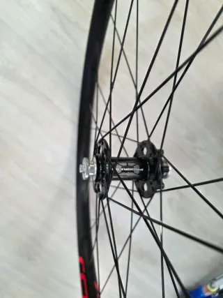 Roda Dianteira Roval Traverse 29