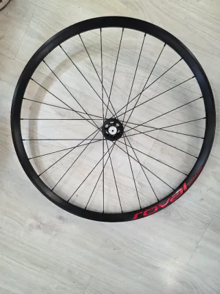 Roda Dianteira Roval Traverse 29