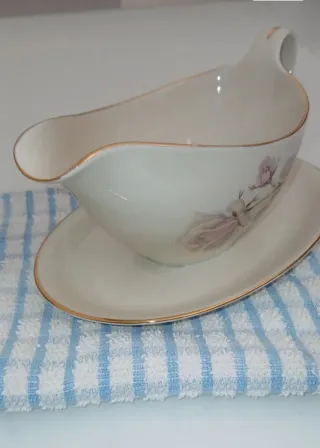 Salsiera in porcellana con rose