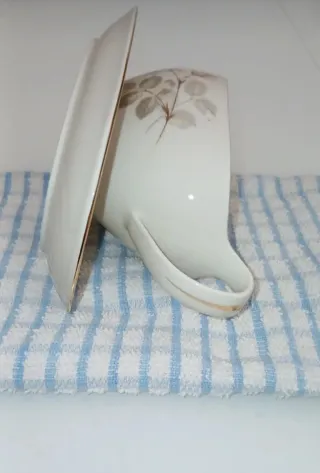 Salsiera in porcellana con rose