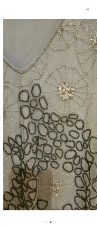 Vestido mini plateado con pedrería