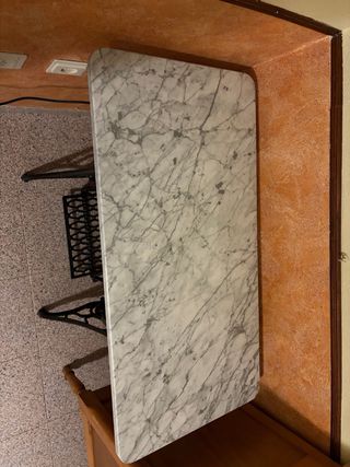 Mesa Singer Mármol y Metal