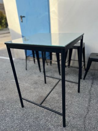 Mesa alta negra mate + cristal a medida