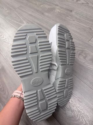 Bambas Buffalo plateadas y blancas