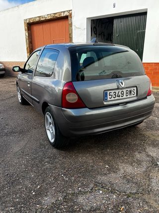 Renault Clio 2002