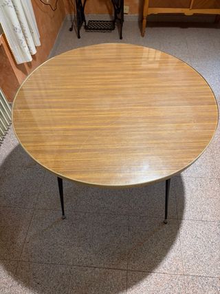 5 sillas y 1 sillon de enea torneadas con mesa