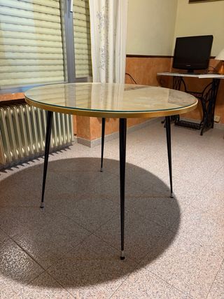 5 sillas y 1 sillon de enea torneadas con mesa