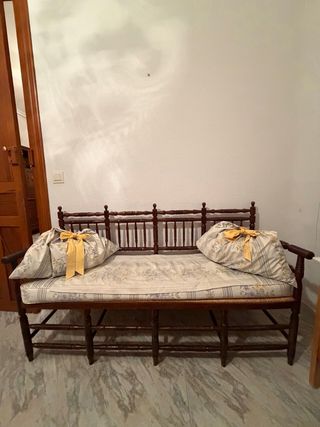 5 sillas y 1 sillon de enea torneadas con mesa