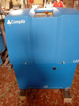 Compresor de tornillo CompAir 22kW
