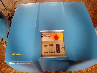 Compresor de tornillo CompAir 22kW