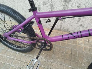 Bicicleta BMX Freestyle Morada