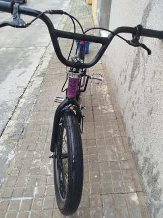 Bicicleta BMX Freestyle Morada
