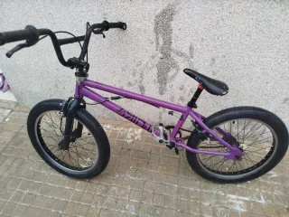 Bicicleta BMX Freestyle Morada