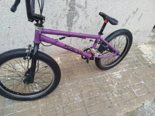 Bicicleta BMX Freestyle Morada
