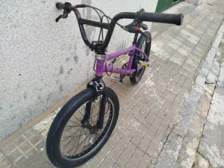 Bicicleta BMX Freestyle Morada