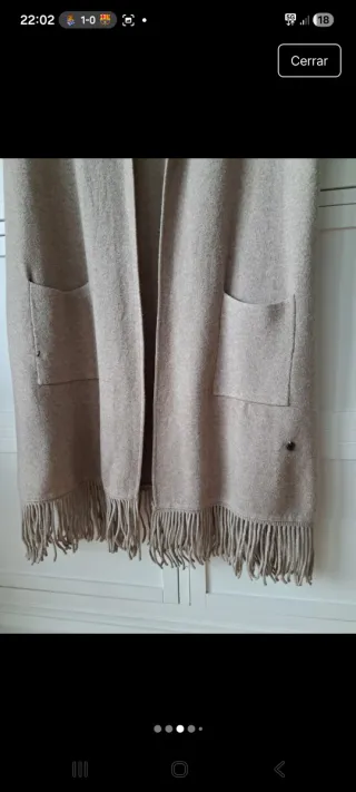 Chaleco largo beige con bolsillos