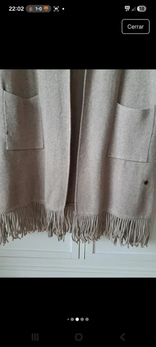 Chaleco largo beige con bolsillos