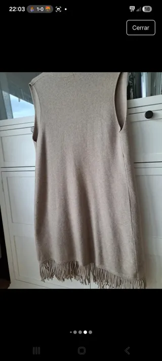 Chaleco largo beige con bolsillos