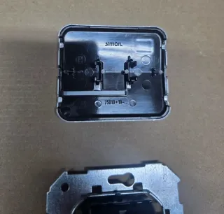 Simon 75 Tapa Enchufe 2P+T.T. LAT