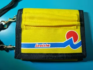 Cartera Invicta Amarilla y Negra