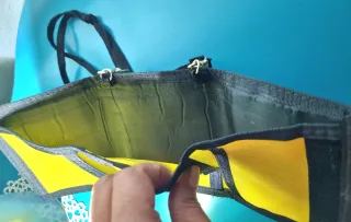 Cartera Invicta Amarilla y Negra