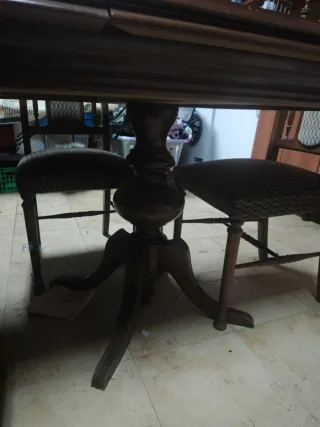 Mesa de comedor de madera