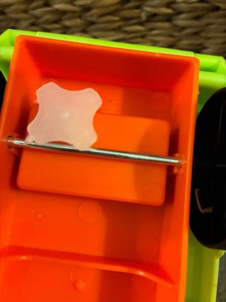 Camión de juguete con 2 coches. El Corte Inglés