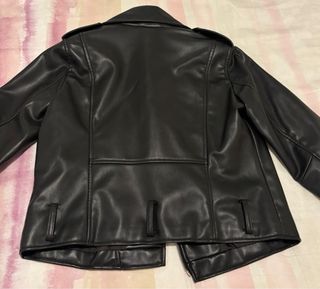 Cazadora efecto piel Zara Talla S