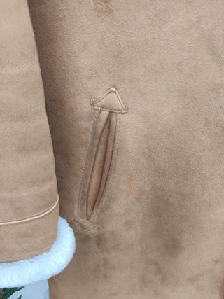 Trenca de piel vuelta canela y marfil con capucha