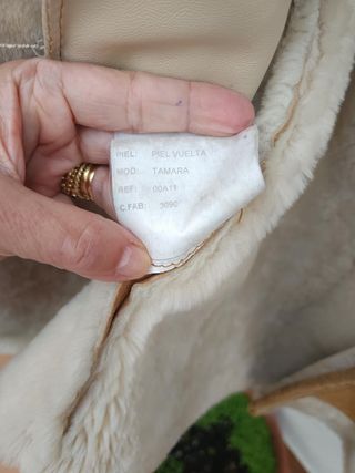 Trenca de piel vuelta canela y marfil con capucha