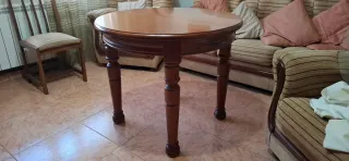 Mesa redonda madera patas torneadas