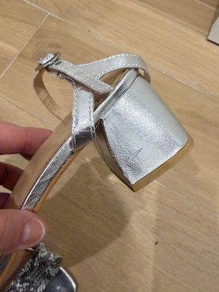 Sandalias plateadas tacón con abalorios T40