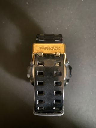 Casio G-Shock Negro y Dorado