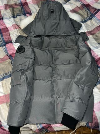 Giacca invernale Canada Goose grigia con logo nero