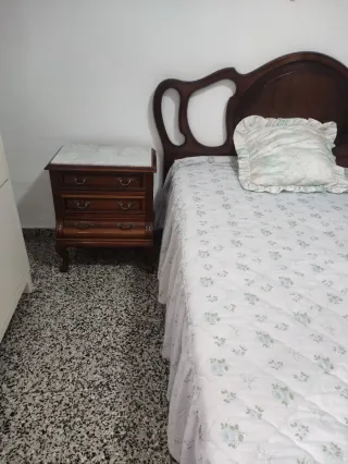 Dormitorio clásico madera y mármol