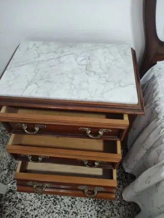 Dormitorio clásico madera y mármol