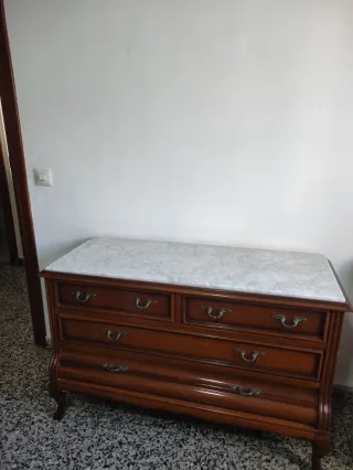 Dormitorio clásico madera y mármol